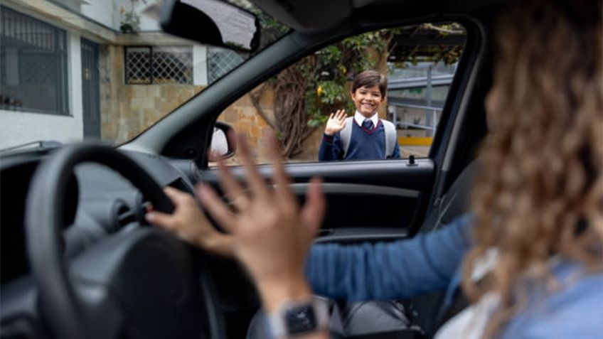 Consejos para padres automovilistas al dejar y recoger a sus hijos en la escuela
