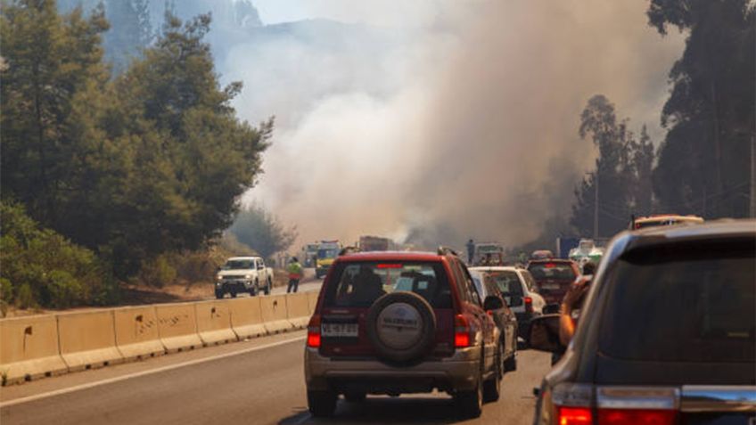¿Qué hacer si tu auto queda atrapado en un incendio vial?