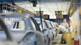 Foto que representa a Sector automotriz ve con cautela el 2026