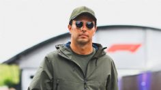 Checo Pérez recibe su credencial como piloto oficial de Cadillac