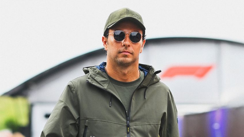 Checo Pérez recibe su credencial como piloto oficial de Cadillac