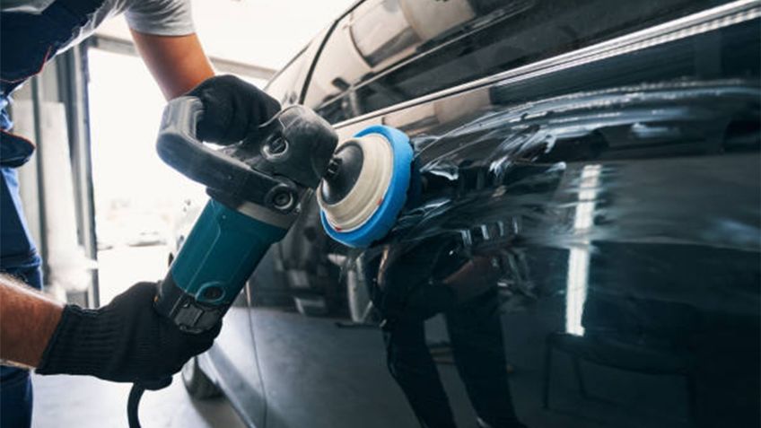 Errores comunes al pulir un auto que dañan la pintura
