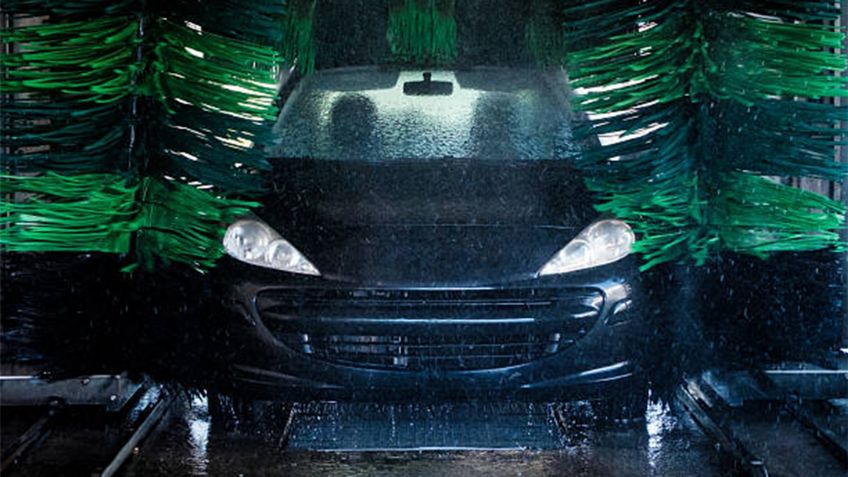 El mito de los túneles de lavado: ¿dañan realmente la pintura del auto?