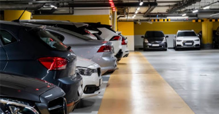 Elige el mejor lugar para estacionar tu auto 