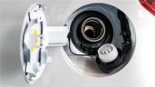 Foto ilustrativa de la nota titulada: ¿Qué sucede si el tapón del tanque de gasolina del auto no cierra bien?