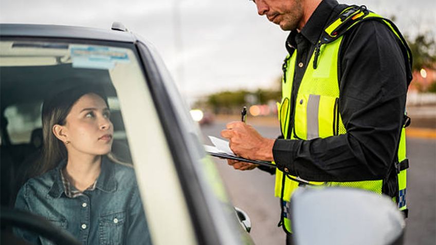 ¿Te pueden cancelar la licencia de conducir por reincidir en infracciones graves?