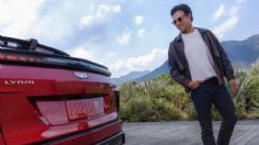Video: Checo Pérez maneja una Cadillac Lyriq-V, una SUV eléctrica deportiva hecha en México