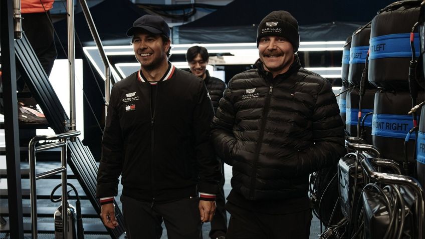 Cadillac muestra los uniformes que usarán Checo Pérez y Valtteri Bottas
