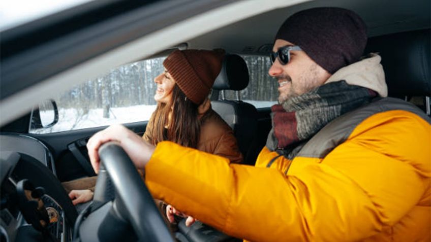 ¿Por qué el rendimiento de gasolina cambia según la estación del año?