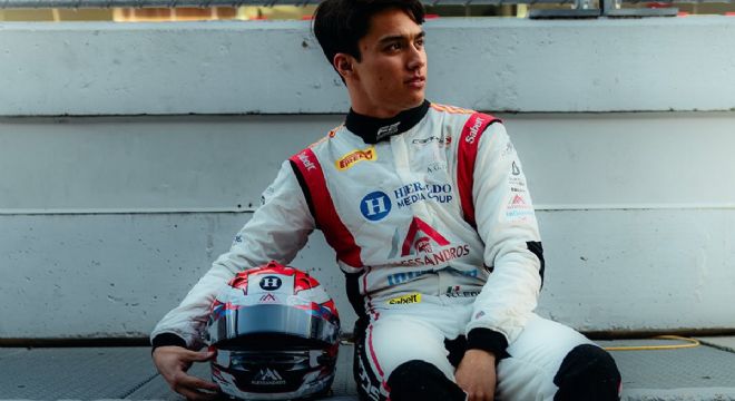 Noel León, piloto de Alessandros Racing y Heraldo Media Group, revela el casco para la F2 2026