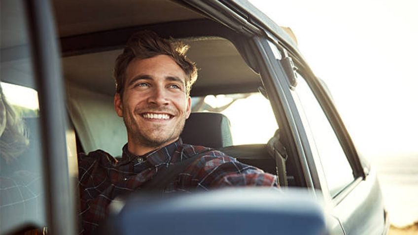 ¿Por qué el consumo de gasolina aumenta al manejar con las ventanas abiertas?