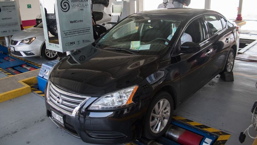 ¿Cómo revisar si un auto seminuevo tiene la verificación vigente antes de comprarlo?