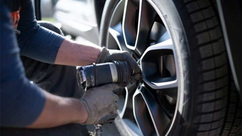 ¿Por qué algunos autos gastan más gasolina después de cambiar de llantas?