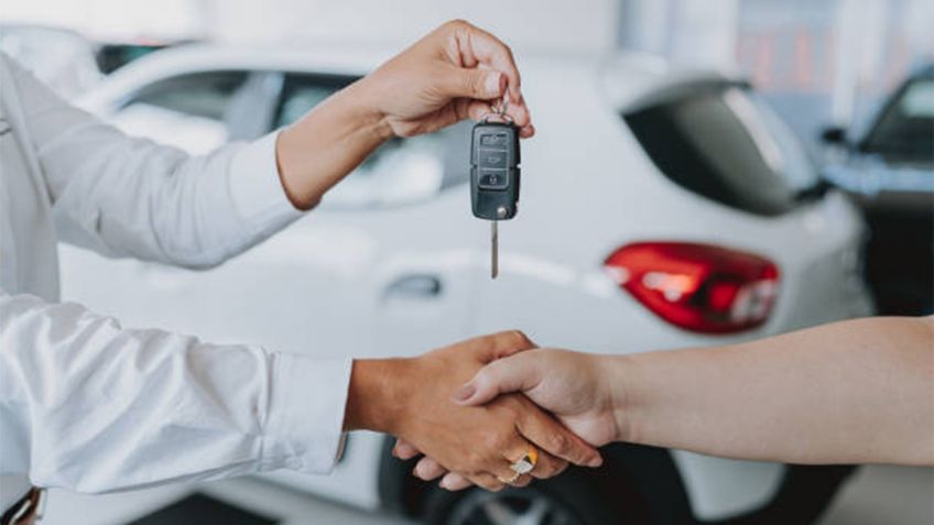 SAT: diferencias fiscales entre comprar un auto a nombre propio o de tu empresa