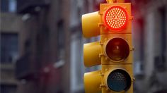 ¿Cómo influyen los semáforos y topes en el gasto de gasolina?