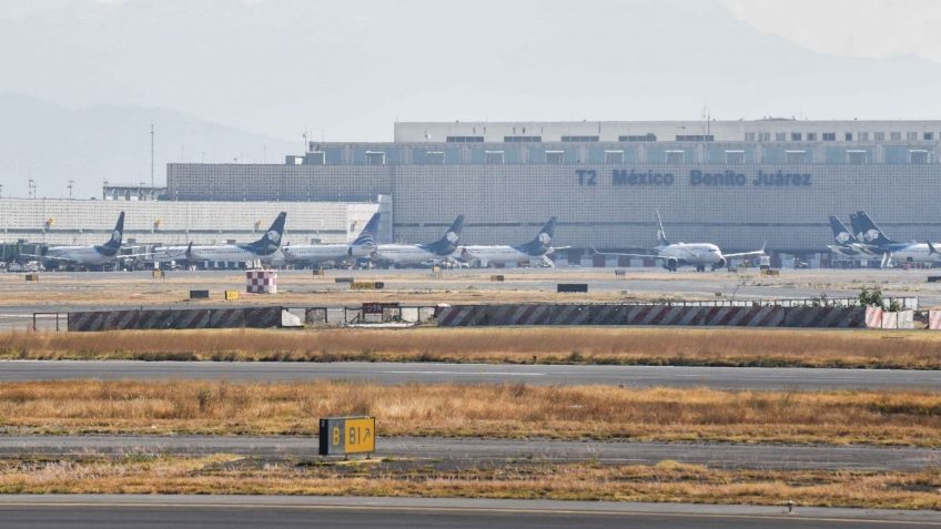 Inicia movilización de taxistas en inmediaciones del AICM