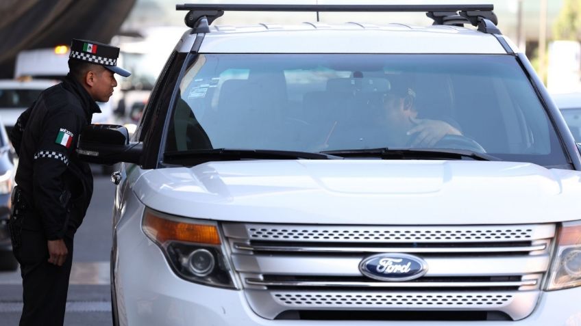 Claudia Sheinbaum afirma que buscarán acuerdos entre taxistas y aplicaciones en AICM