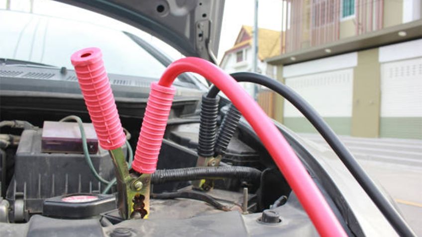 ¿Cómo pasar corriente de un auto a otro?