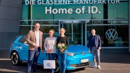 Foto que representa a VW logra las 2 millones de unidades eléctricas vendidas, este fue el auto entregado al cliente 2M