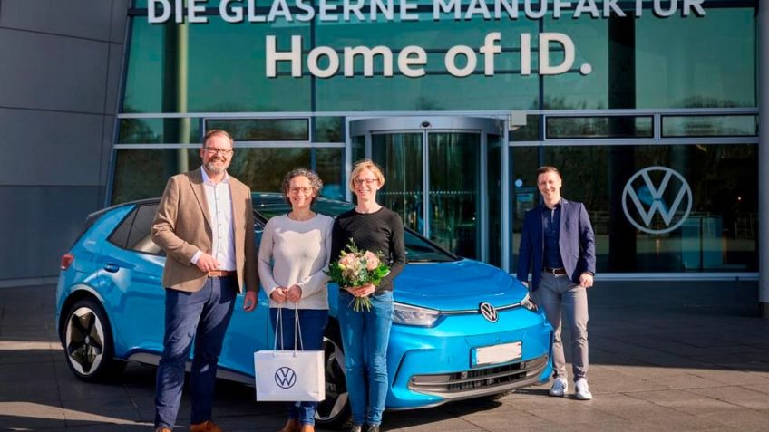 VW logra las 2 millones de unidades eléctricas vendidas, este fue el auto entregado al cliente 2M
