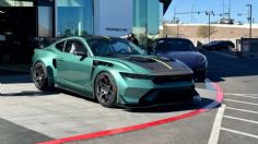 Viral en redes: Un cliente pide que le entreguen su Ford Mustang GTD en una agencia de Porsche