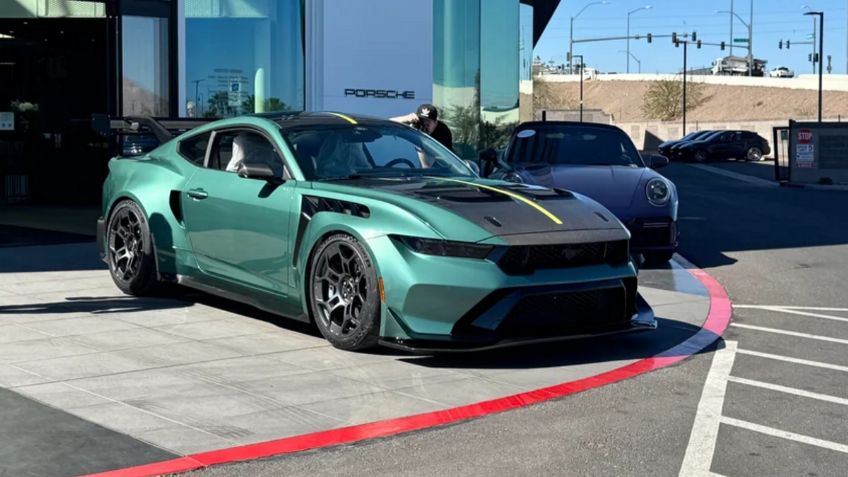 Viral en redes: Un cliente pide que le entreguen su Ford Mustang GTD en una agencia de Porsche