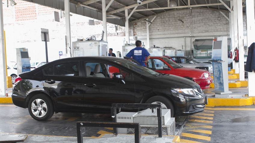 ¿Qué adeudos bloquean el trámite de verificación vehicular?