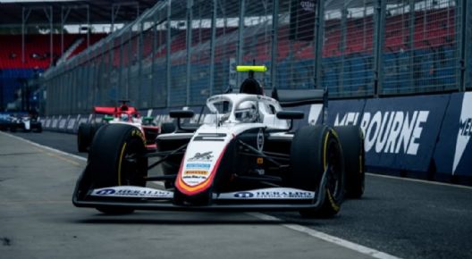 Ugo Ugochukwu, piloto de Campos Racing, logra el primer lugar en la Feature Race de la F3