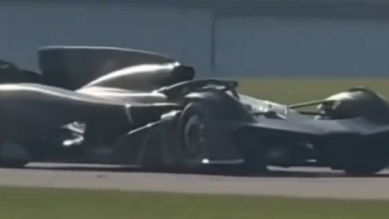 Foto de: Aston Martin está probando un auto tipo Meteoro o Batimóbil, tiene forma de F1 y de superdeportivo