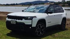 Jeep Cherokee 2026 ahora es híbrida, con turbo y mantiene el alma de 4x4, prueba del SUV