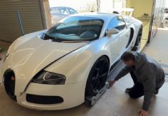 Foto ilustrativa de nota Viral: Esta persona compró un Bugatti Veyron y lo arregló por solo 2 dólares